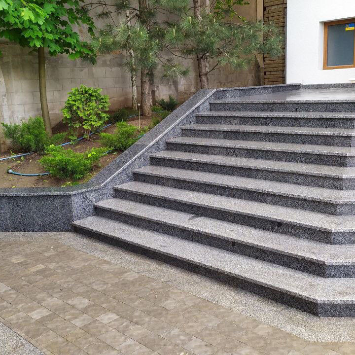 Найкращі причини звернути увагу на сходи з граніту